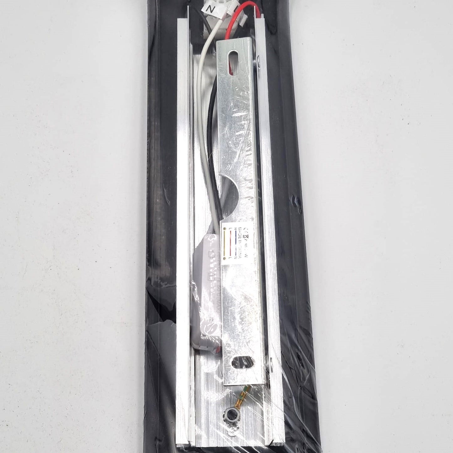 Lampa przemysłowa LED z osłoną metalową – powystawowa